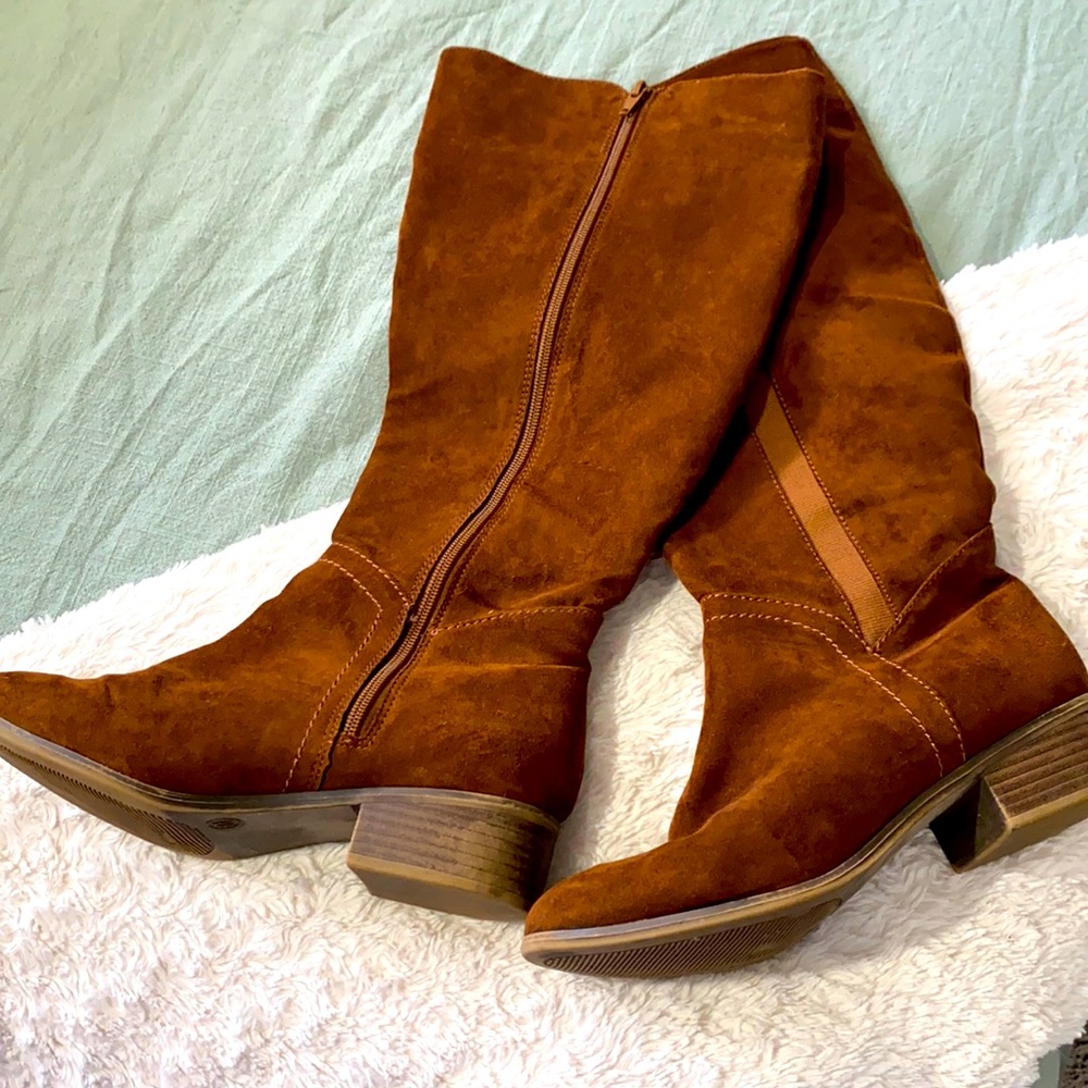 8.5W brown tall velvet boot